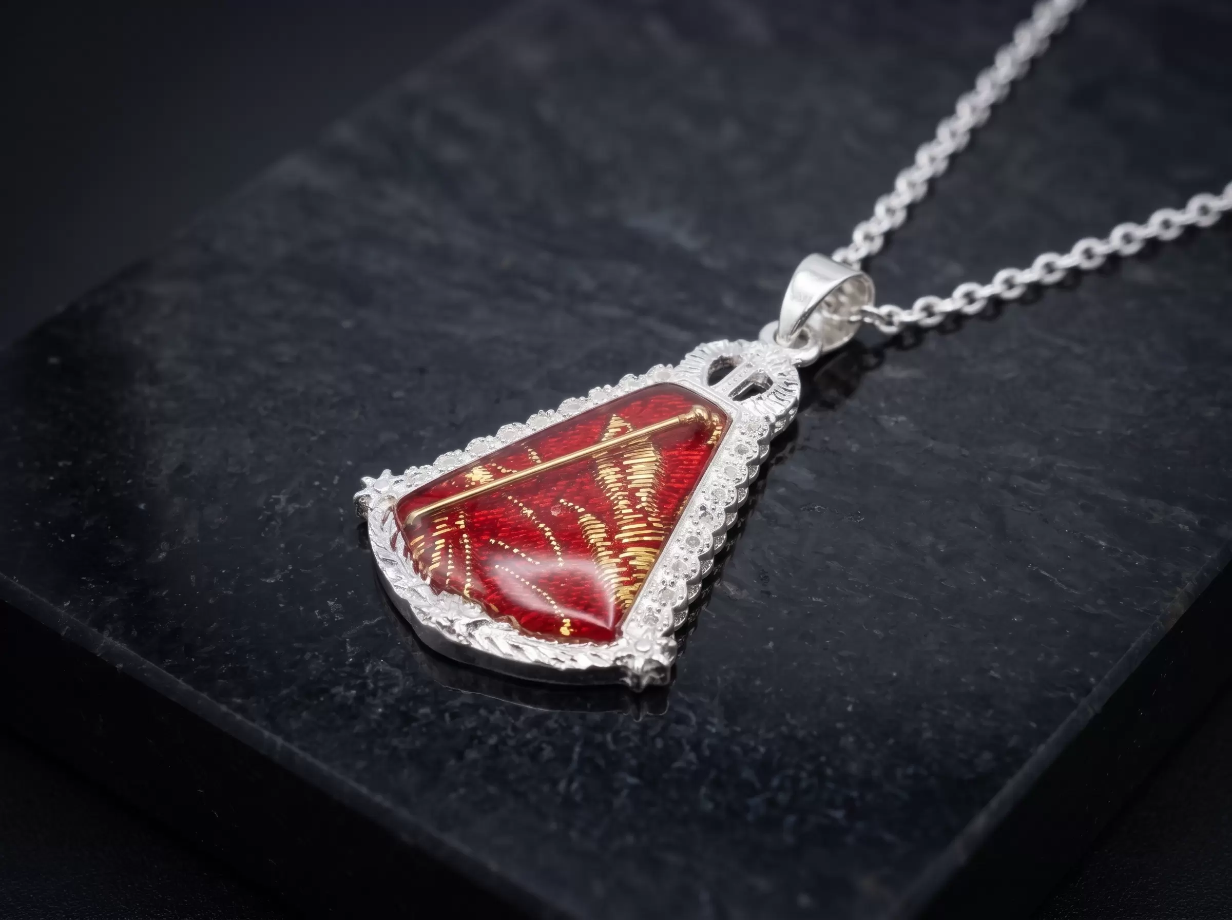Silueta Virgen del Rocío en Plata con Esmaltado Central