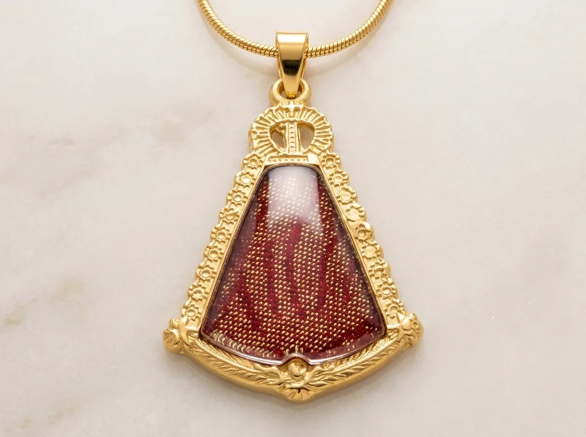 Silueta Virgen del Rocío en oro de 18k · Edición numerada